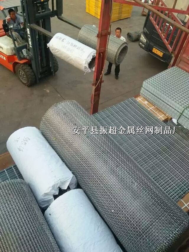 \䓽zW